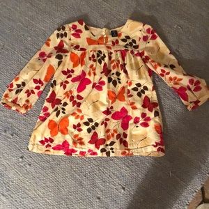 Gap tunic with multicolored butterflyl/leaf